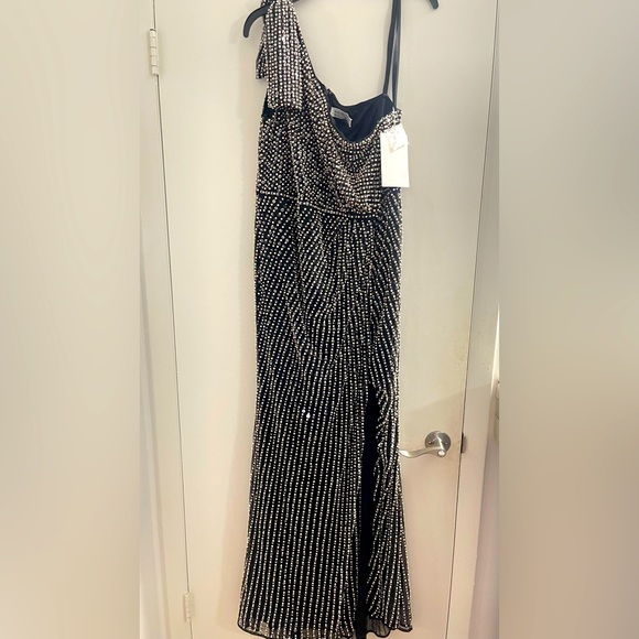 Mac Duggal Black with cream Pearl One Shoulder Gown Size 14 - Picture 7 of 15